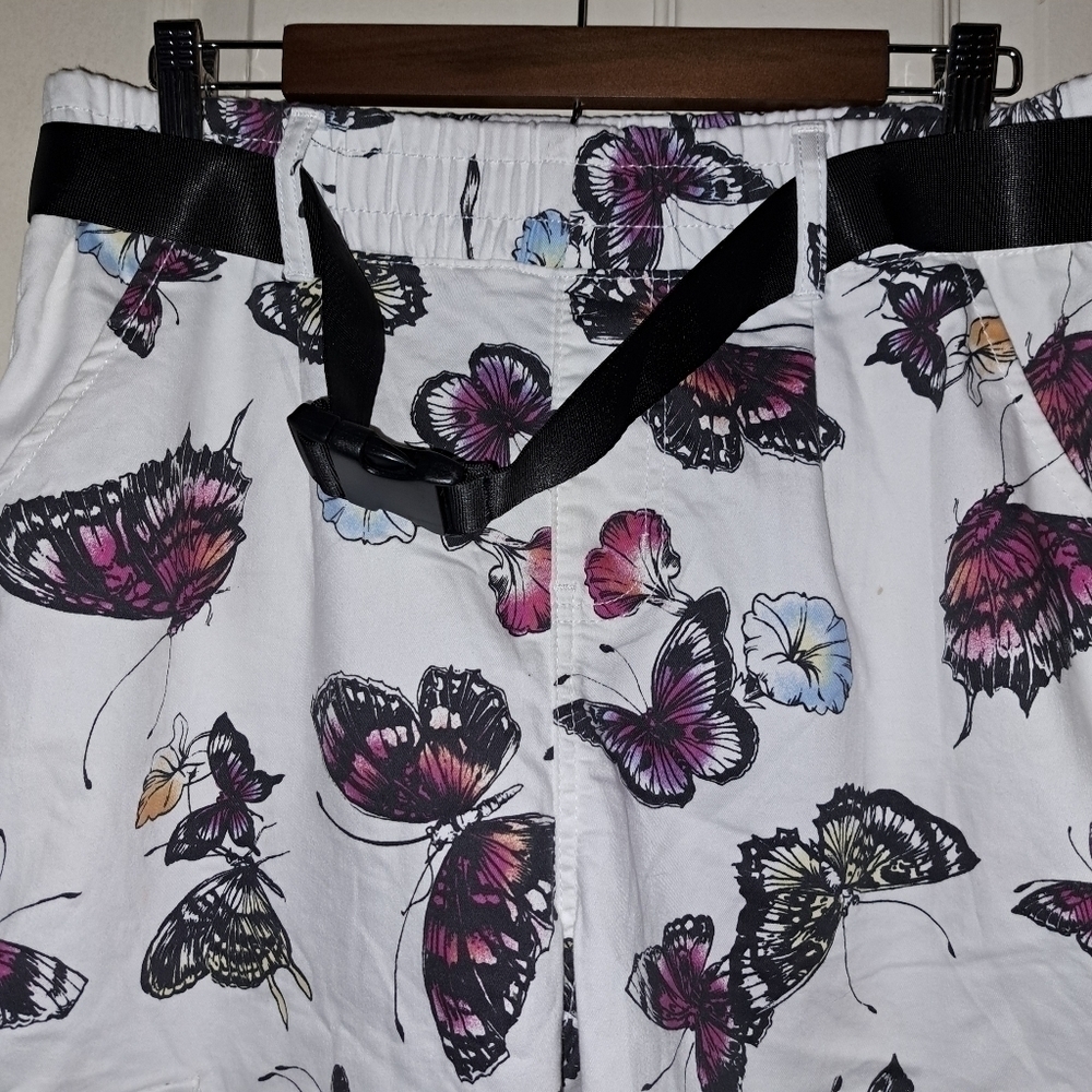 V.I.P butterfly Capris - Picture 2 of 7